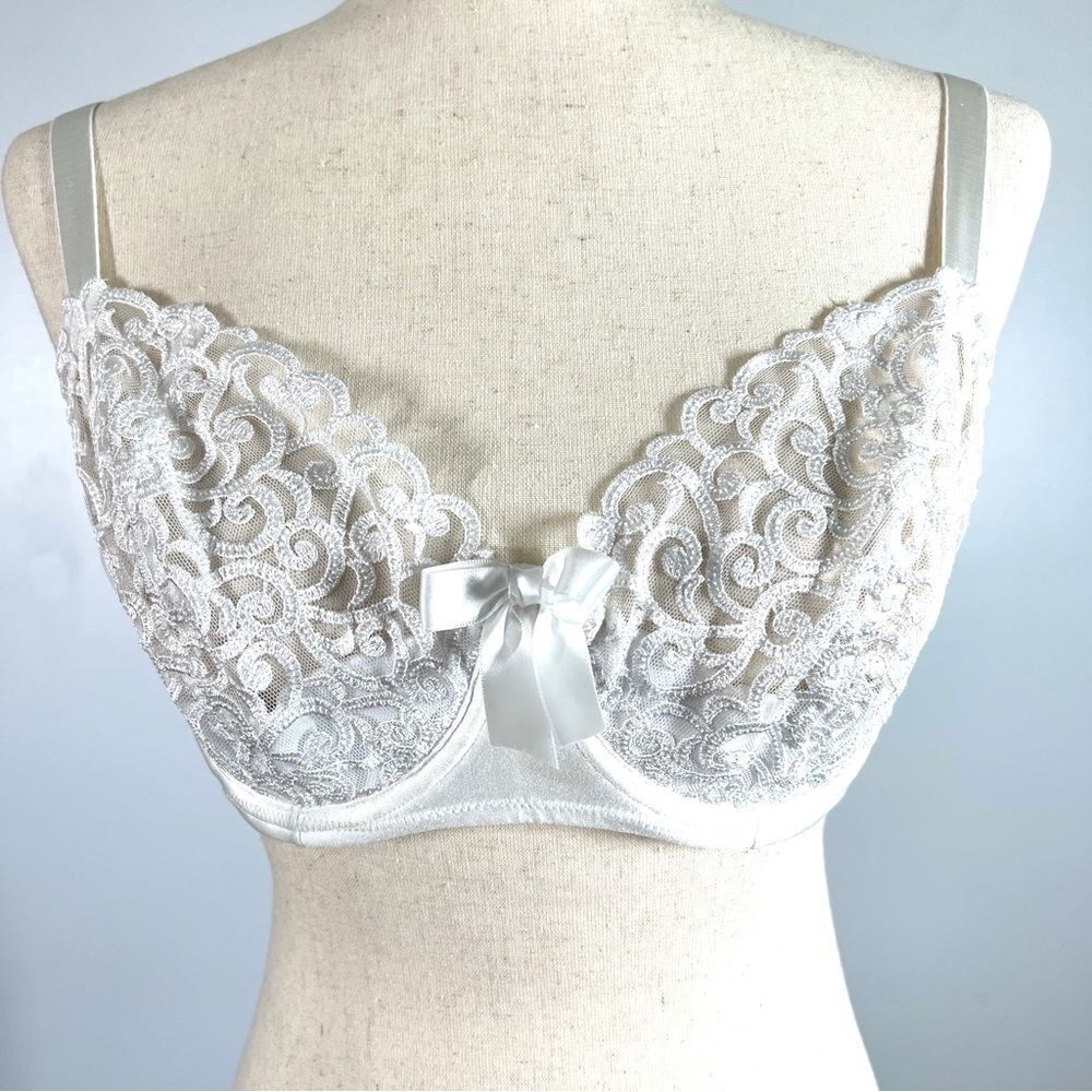 Victoria’s Secret Pink Label Bright White Sheer Lace  Bra Intricate Detail 34DD